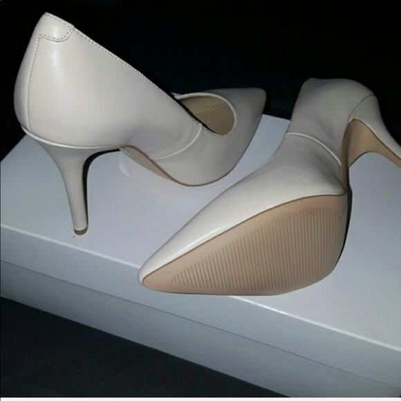 na Shoes - IVORY PUMPS